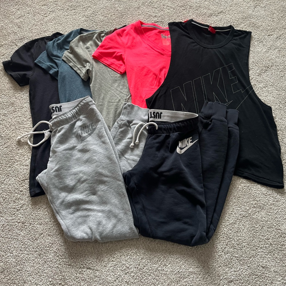 Nike Shirt and Jogger Bundle - XS/S
